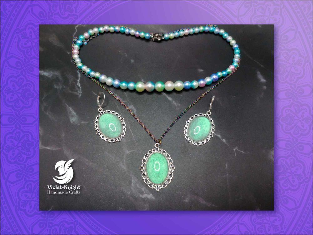 Vintage style silver pendant earrings and imitation pearl ne...